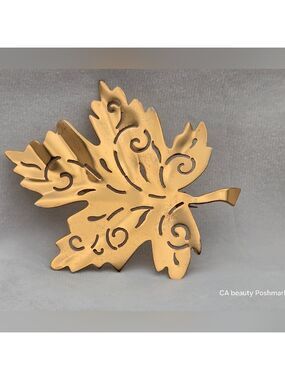 Maple Leaf Brooch Gold Tone Lightweight Fall Accessory Canada Symbol